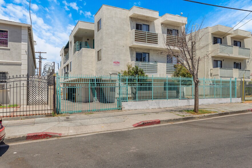 2769 San Marino St, Los Angeles, CA à vendre - Photo du bâtiment - Image 2 de 9