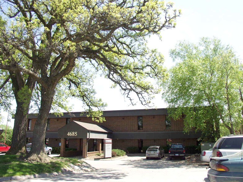 4685 Merle Hay Rd, Des Moines, IA à louer - Photo du bâtiment - Image 2 de 3