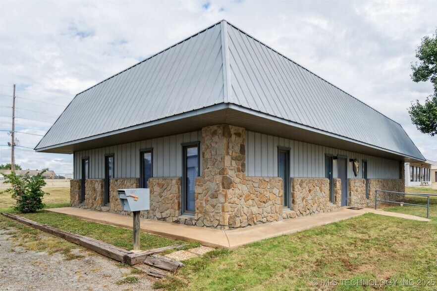 1236 E Main St, Cushing, OK à vendre - Photo du bâtiment - Image 3 de 15