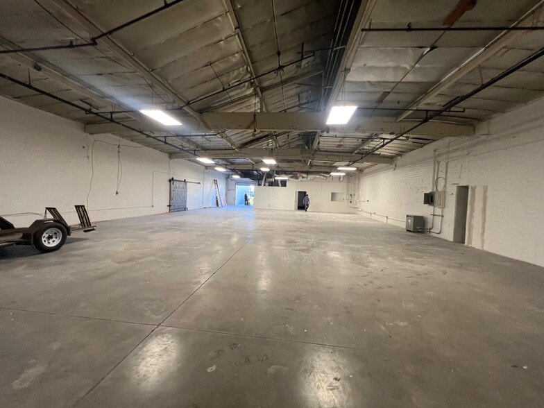 3850 Broadway Pl, Los Angeles, CA for sale - Building Photo - Image 3 of 8