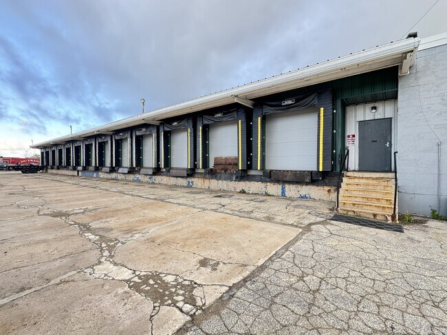 Plus de détails pour 736 Morris St, Fond Du Lac, WI - Industriel à louer