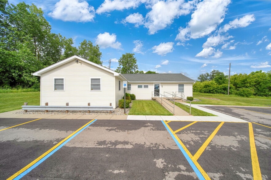 3165 County Farm Rd, Jackson, MI for sale - Building Photo - Image 1 of 48