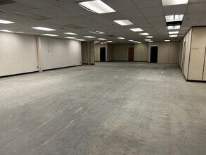 627 S Cottage St, Independence, MO for lease Interior Photo- Image 1 of 3