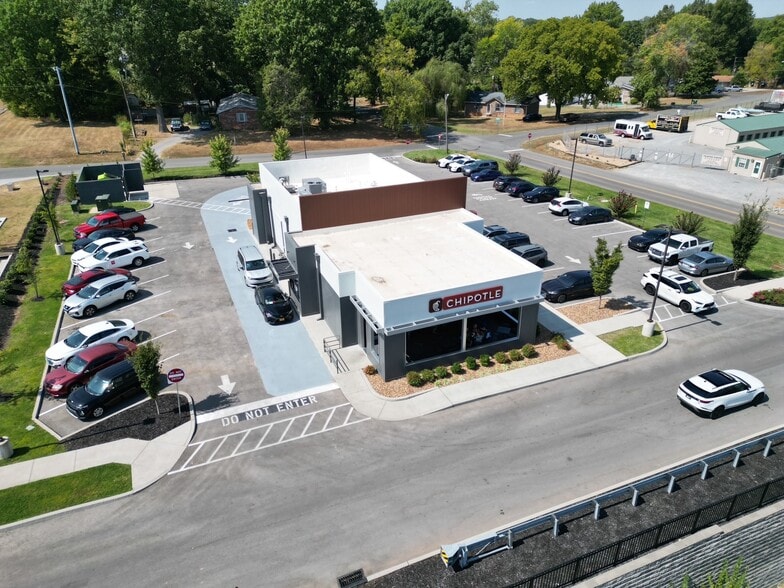 1806 Fort Campbell Blvd, Clarksville, TN for sale - Building Photo - Image 2 of 7