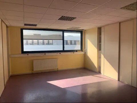Office in Besançon for lease - Interior Photo - Image 1 of 6