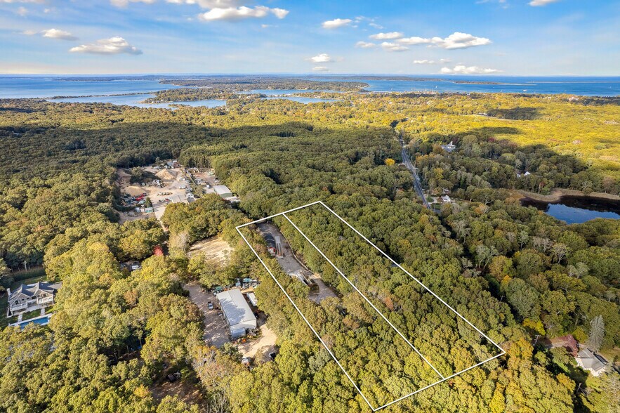 Clay Pit Road Commercial Building + Land portefeuille de 2 propriétés à vendre sur LoopNet.ca - Aérien - Image 1 de 7