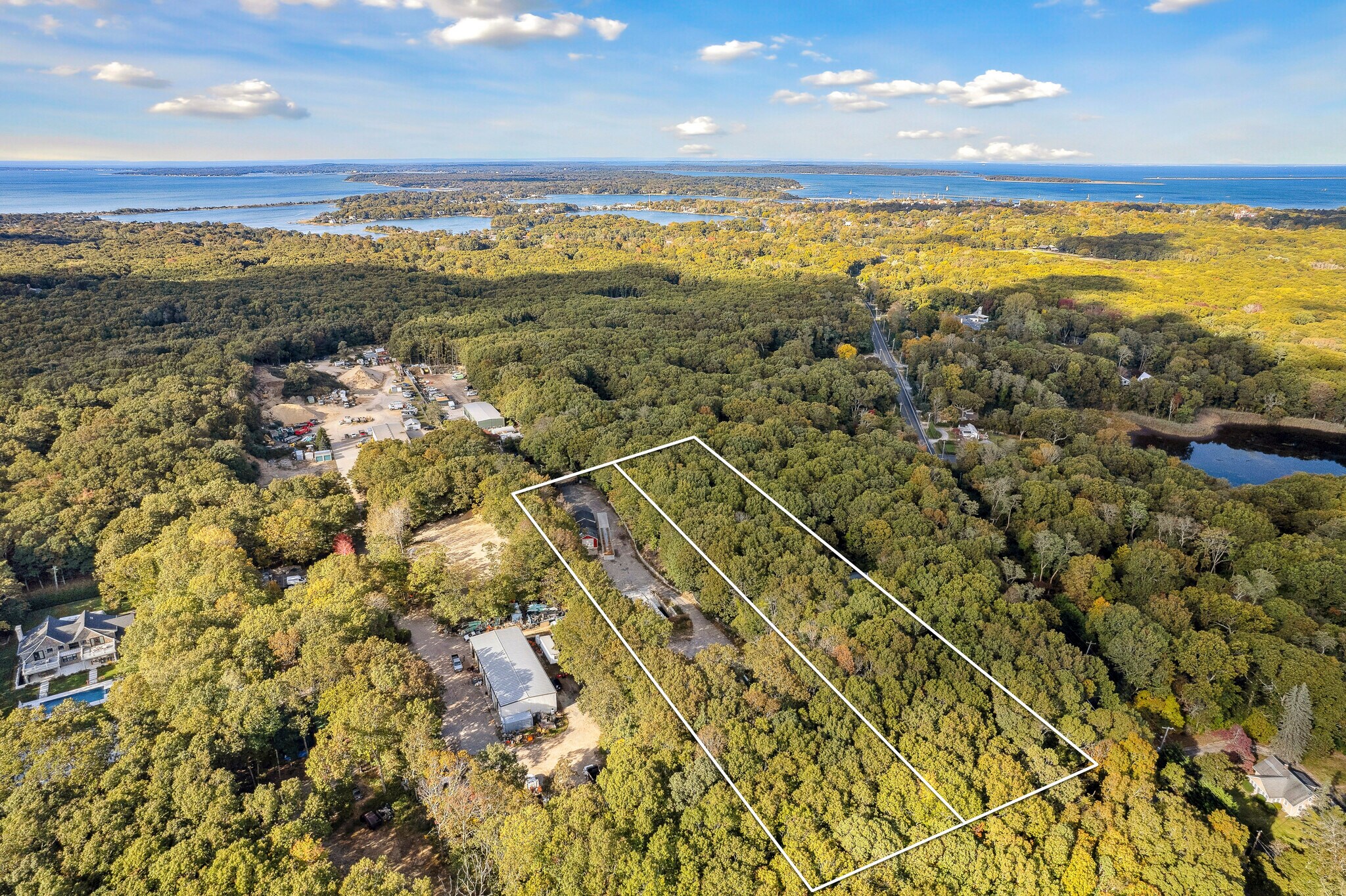 Clay Pit Road Commercial Building + Land portefeuille de 2 propriétés à vendre sur LoopNet.ca Aérien- Image 1 de 8