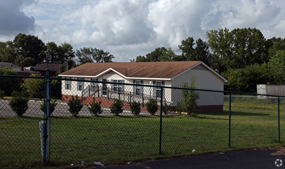 227 Atando Ave, Charlotte, NC for sale - Building Photo - Image 2 of 5