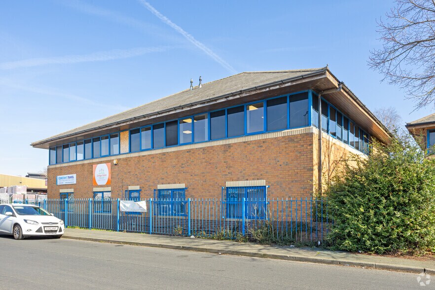 Royds Hall Rd, Leeds à louer - Photo du bâtiment - Image 2 de 2