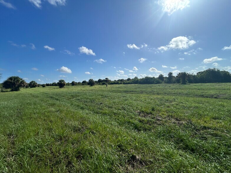 7008 Grove Blvd, Punta Gorda, FL à vendre - Photo du bâtiment - Image 3 de 8