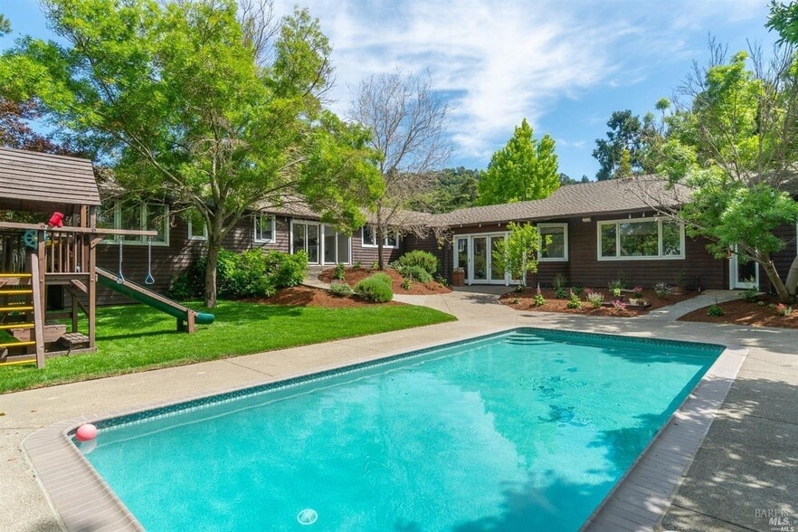 8 Circle Rd, San Rafael, CA à vendre - Photo du bâtiment - Image 2 de 15