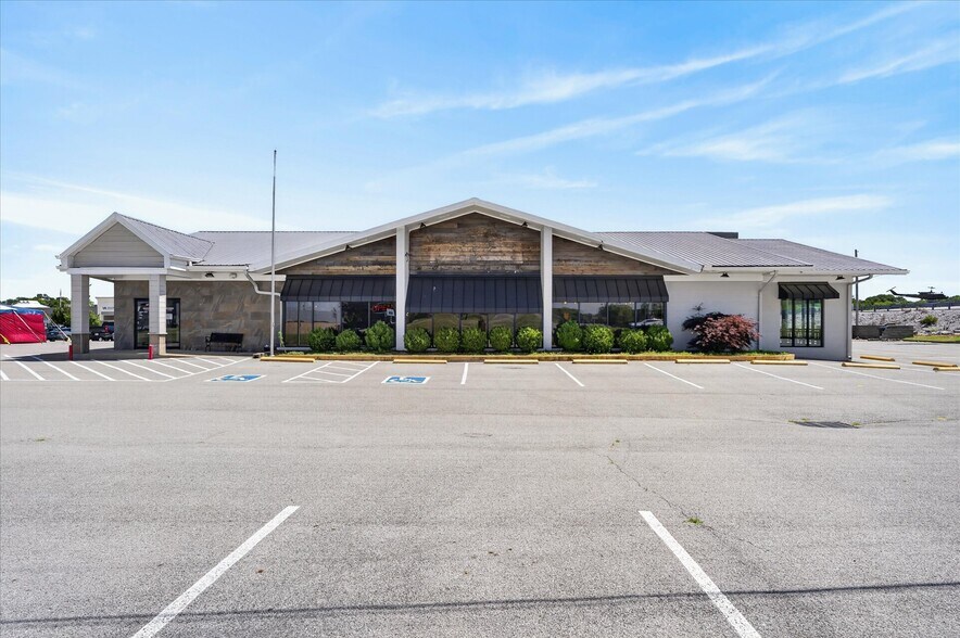 4000 Fort Campbell Blvd, Hopkinsville, KY à vendre - Photo du bâtiment - Image 2 de 88