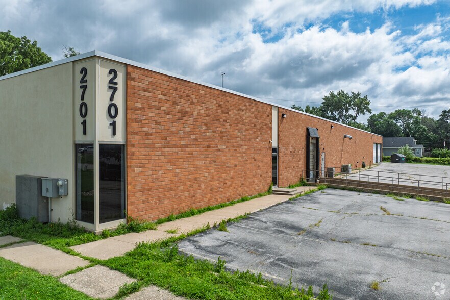 2701 Delaware Ave, Des Moines, IA for lease - Building Photo - Image 2 of 8