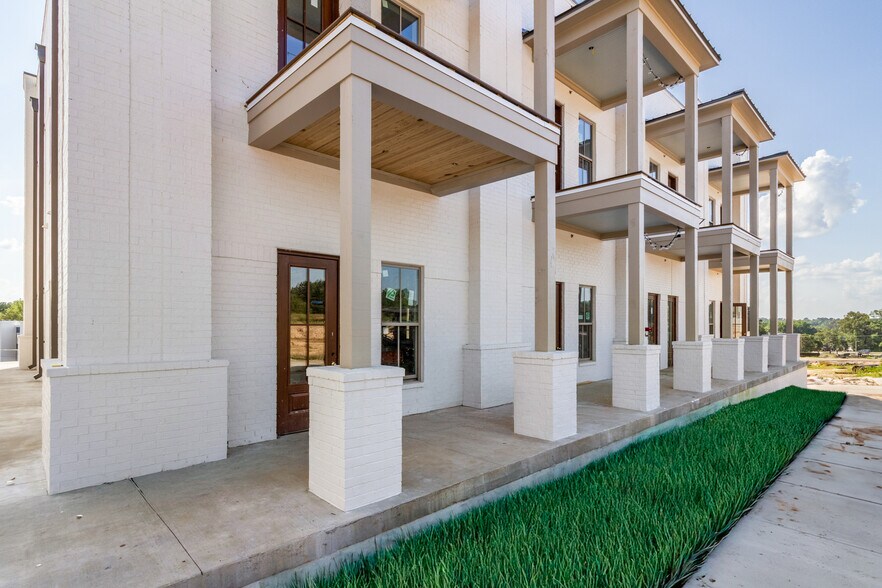 1343 N Lamar Blvd, Oxford, MS à louer - Photo du bâtiment - Image 3 de 7