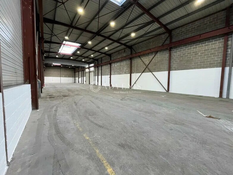 Flex in Le Thillay for lease - Building Photo - Image 3 of 10