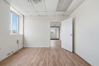 3800 E Tremont Ave, Bronx, NY for lease Building Photo- Image 2 of 4