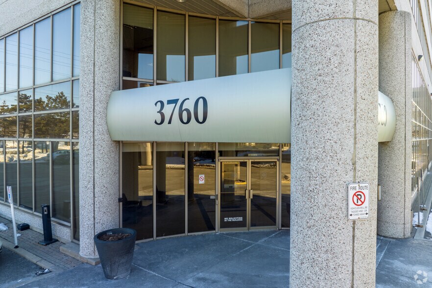 3760 14th Ave, Markham, ON à louer - Photo du bâtiment - Image 3 de 6