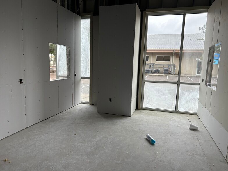 2255 Dunn Ave, Jacksonville, FL for lease - Interior Photo - Image 2 of 10