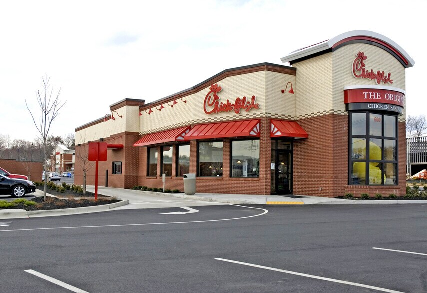 13600-13700 Baltimore Ave, Laurel, MD à louer - Photo du bâtiment - Image 2 de 2