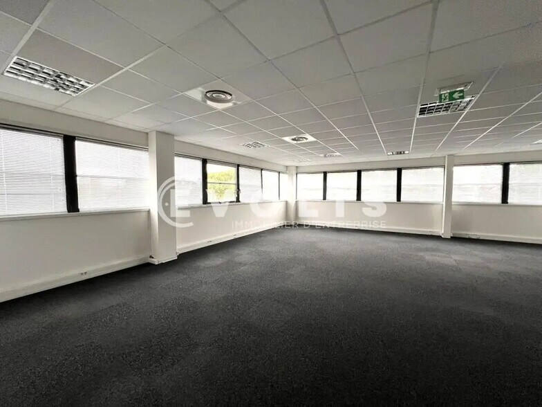 Office in Mérignac for lease - Interior Photo - Image 1 of 6