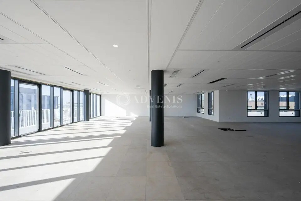 Office in Montigny-le-Bretonneux for lease Building Photo- Image 1 of 13