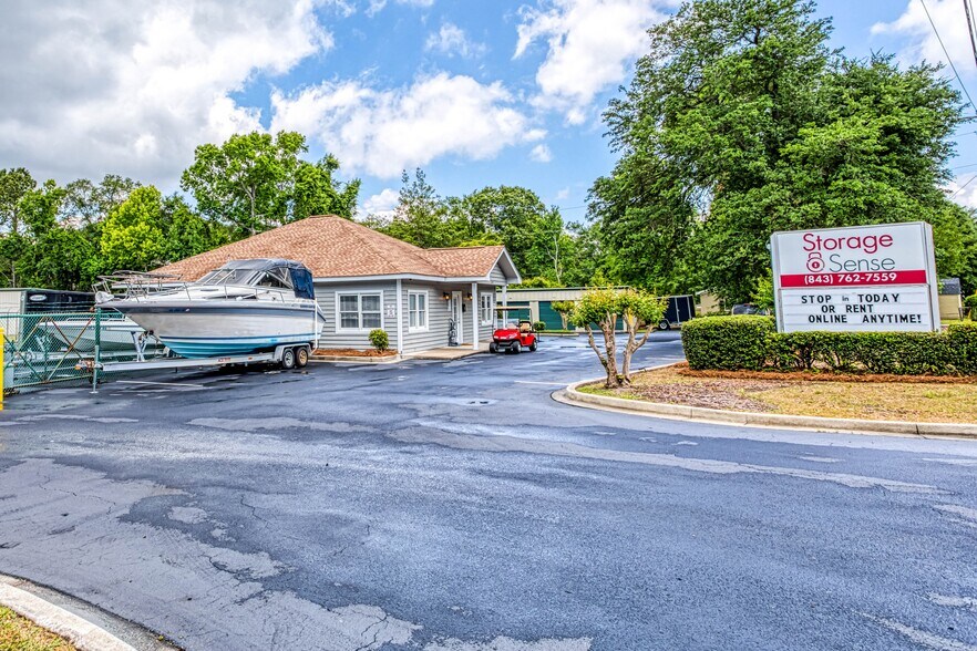 1573 Folly Rd, Charleston, SC à louer - Photo du bâtiment - Image 2 de 6