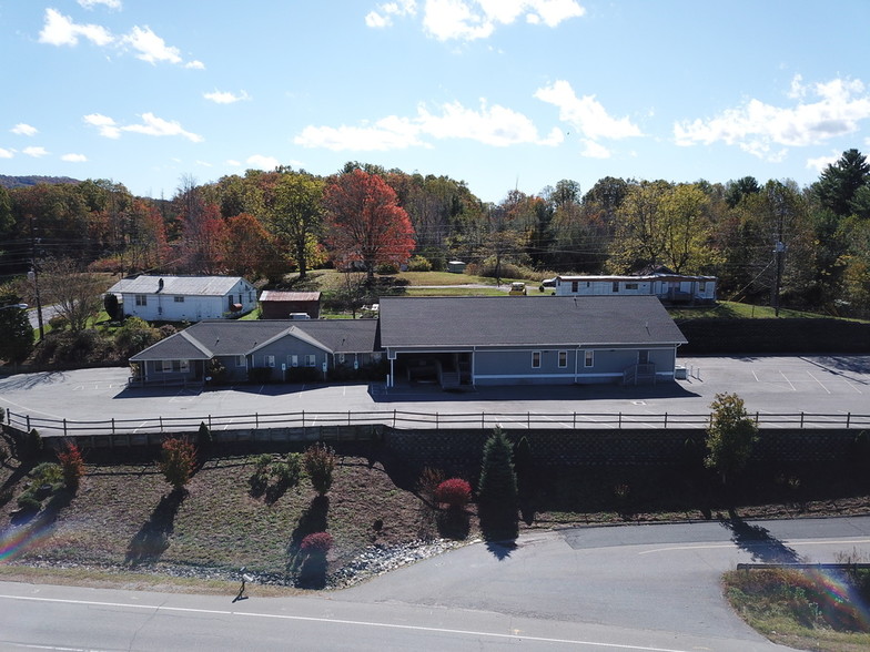 7968 US 19 E Hwy, Spruce Pine, NC for sale - Primary Photo - Image 1 of 1