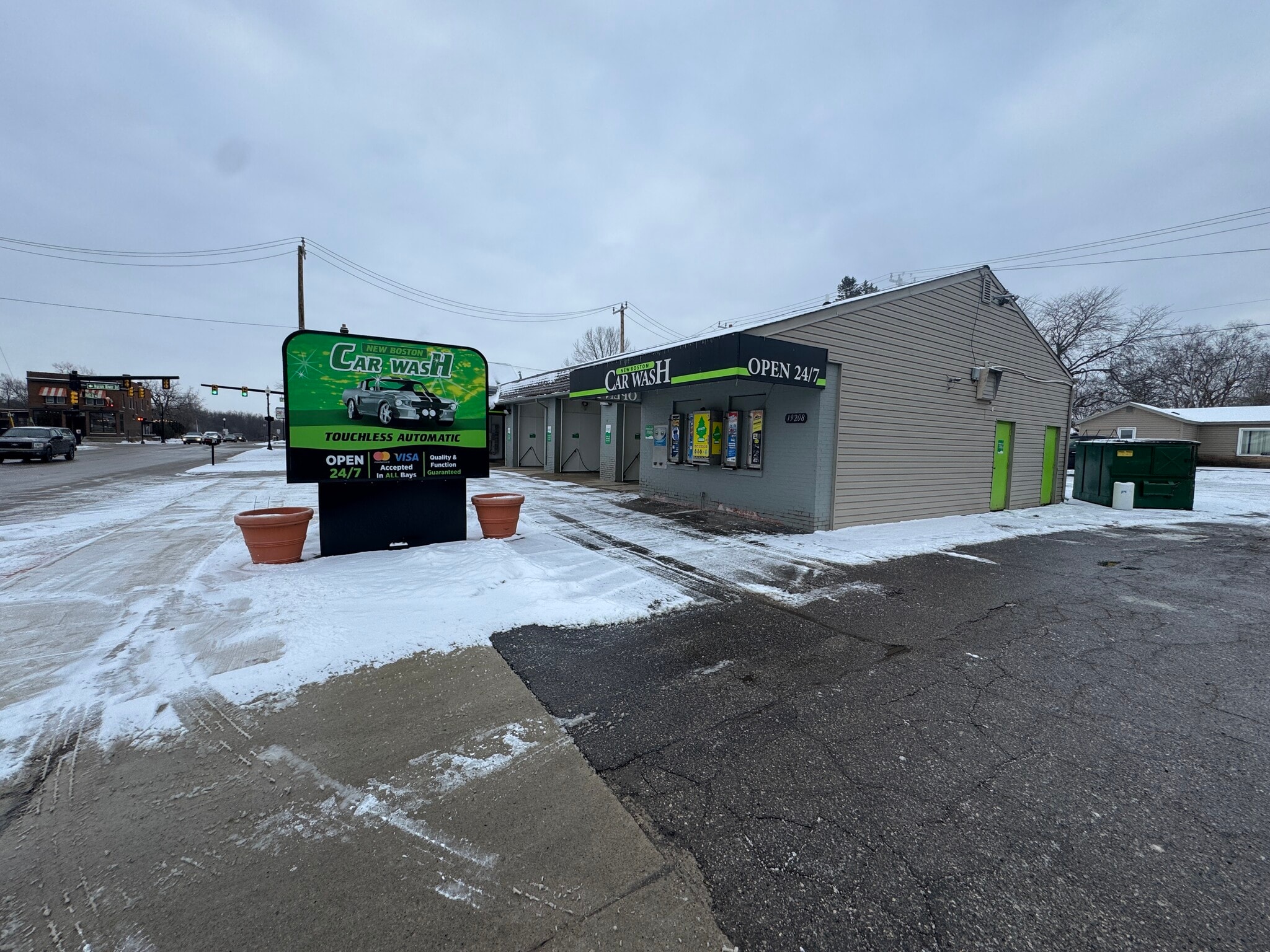 19162 Huron River Dr, New Boston, MI à vendre Photo du bâtiment- Image 1 de 24