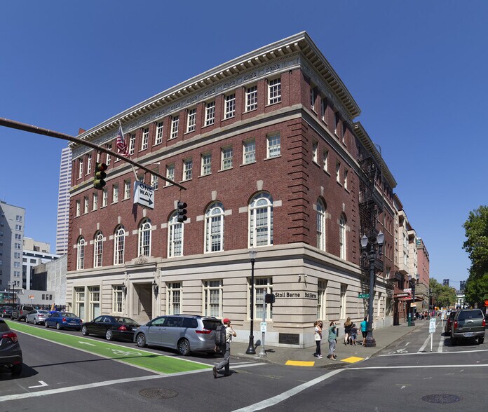 209 SW Oak St, Portland, OR à louer - Photo du bâtiment - Image 1 de 14