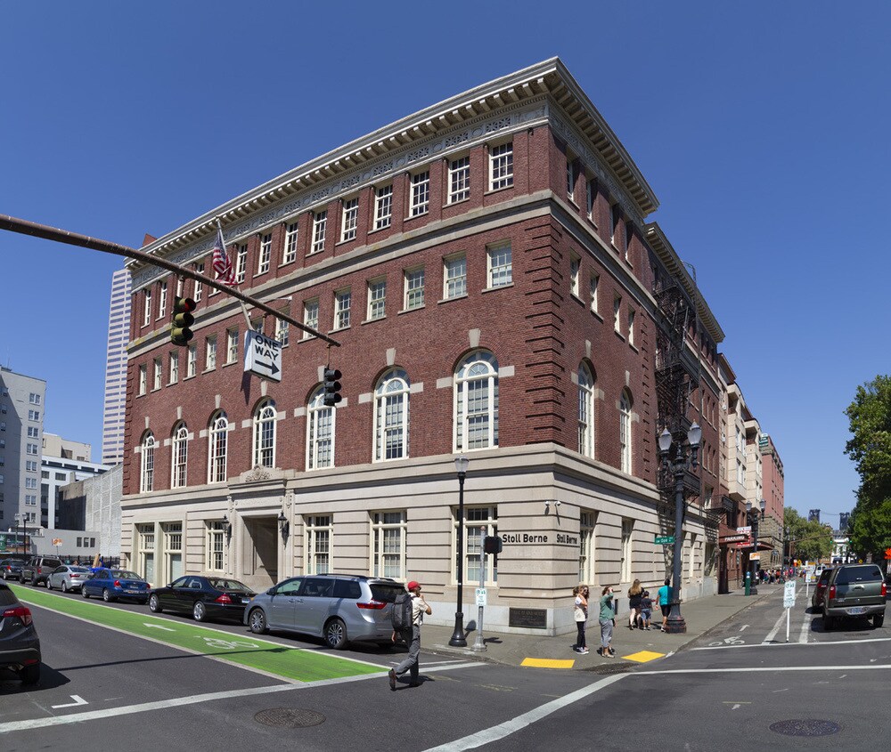 209 SW Oak St, Portland, OR à louer Photo du bâtiment- Image 1 de 15