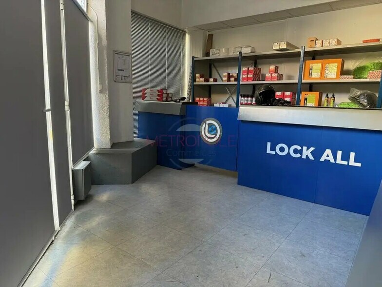 Retail in Nice for lease - Interior Photo - Image 3 of 12