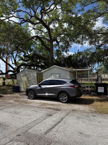 5881-5897 Whitfield Ave, Sarasota, FL à louer - Photo du bâtiment - Image 2 de 9