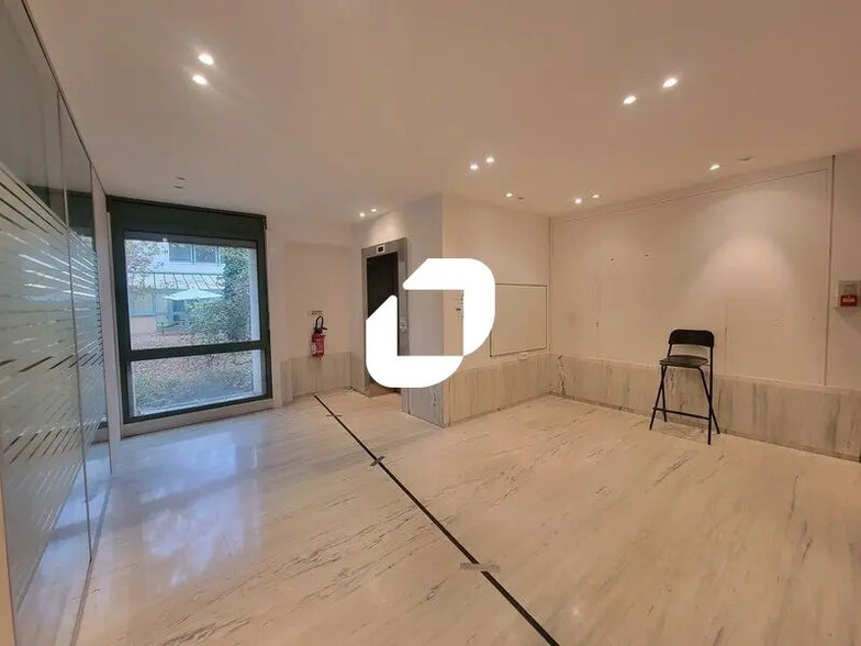 Office in Orsay for lease - Building Photo - Image 3 of 25