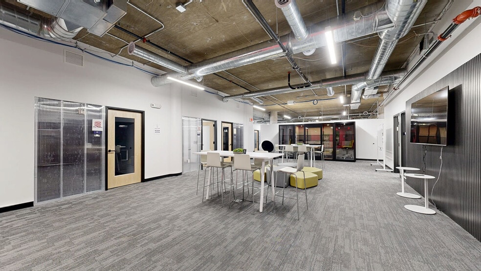 204 12th St, Des Moines, IA for lease - Matterport 3D Scan - Image 2 of 57