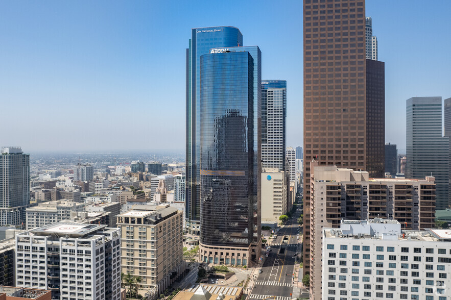 300 S Grand Ave, Los Angeles, CA à louer - Photo du bâtiment - Image 1 de 17