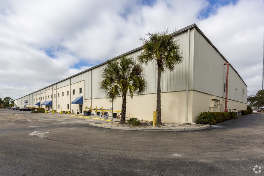 1485 Rail Head Blvd, Naples, FL for lease - Building Photo - Image 3 of 14