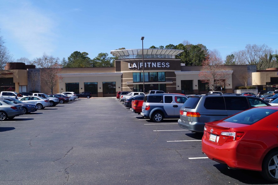 6690 NE Roswell Rd, Atlanta, GA for lease - Building Photo - Image 1 of 10