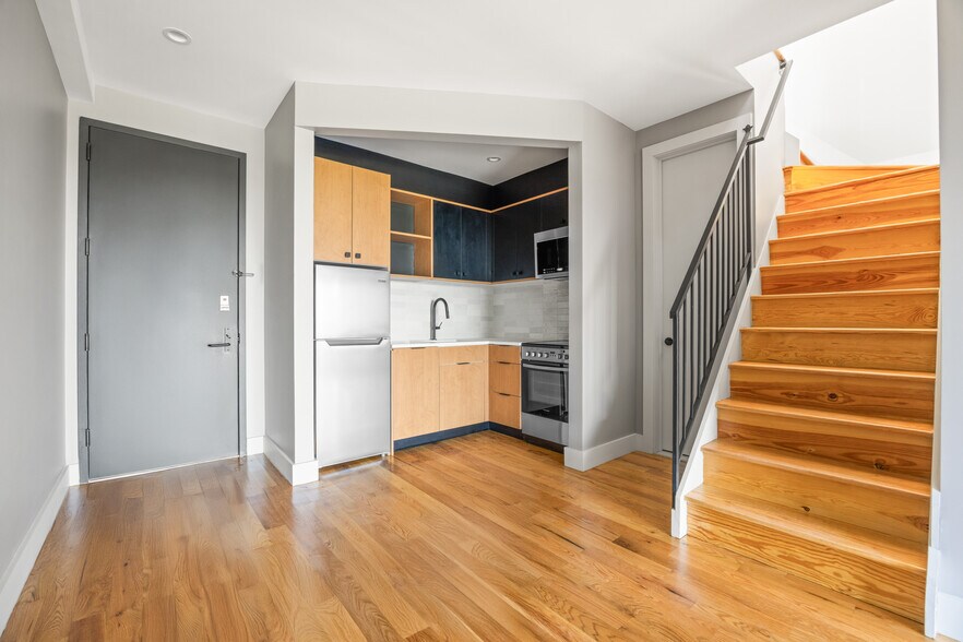 1226 Saint Marks Ave, Brooklyn, NY à vendre - Photo du bâtiment - Image 2 de 16