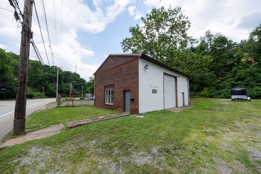 1619 Noblestown Rd, Pittsburgh, PA for sale - Building Photo - Image 2 of 34