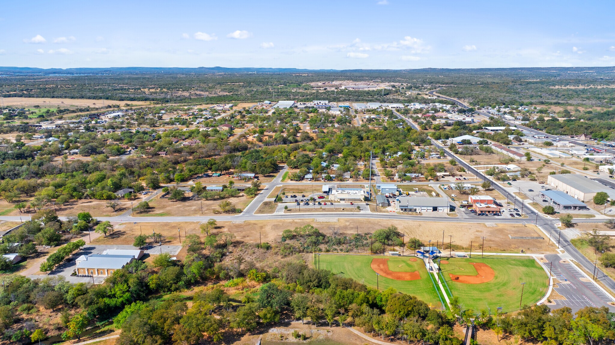 711-3 Avenue N, Marble Falls, TX à vendre Photo du bâtiment- Image 1 de 6