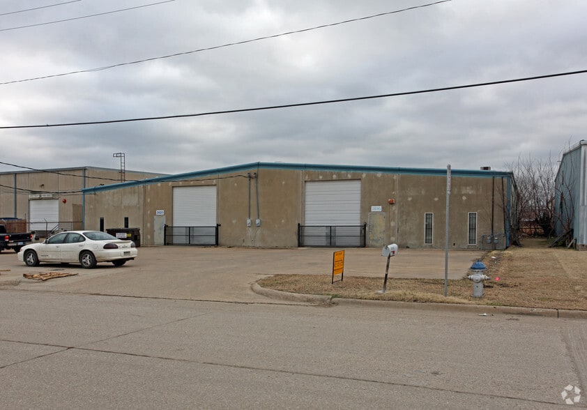 2616-2620 Sea Harbor Rd, Dallas, TX à louer - Photo principale - Image 2 de 21