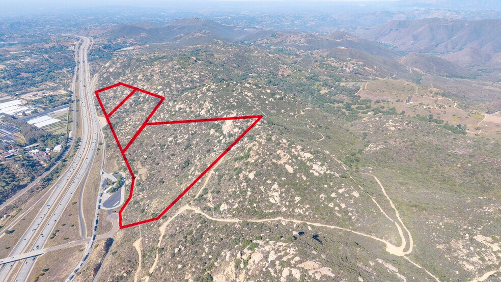 Rainbow Valley Blvd W, Fallbrook, CA à vendre - Photo du bâtiment - Image 2 de 7