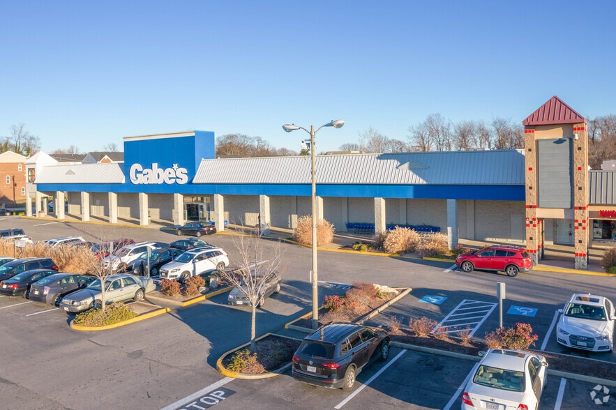 14551 Jefferson Davis Hwy, Woodbridge, VA à louer - Photo du bâtiment - Image 3 de 10