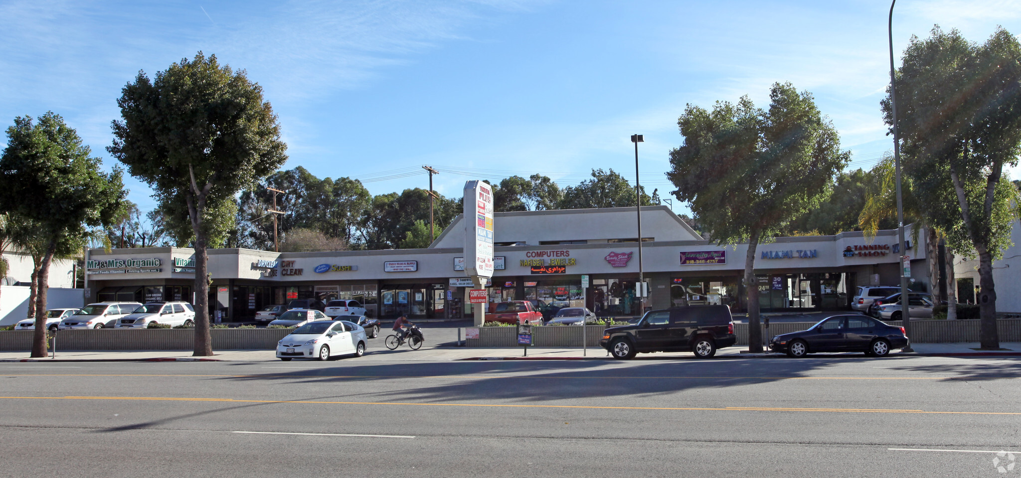 22140 Ventura Blvd, Woodland Hills, CA for sale Primary Photo- Image 1 of 1