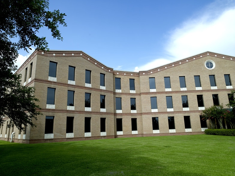 15200 Southwest Fwy, Sugar Land, TX for lease - Building Photo - Image 2 of 38
