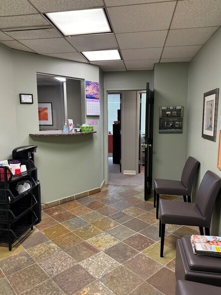 2551 N Clark St, Chicago, IL à louer - Photo intérieure - Image 2 de 14