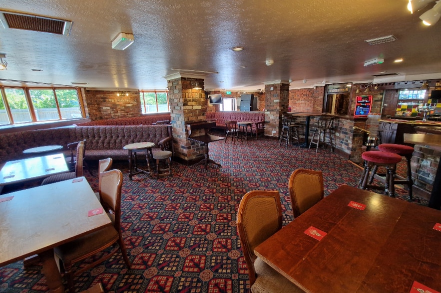 147 Harlescott Ln, Shrewsbury for sale - Interior Photo - Image 2 of 2