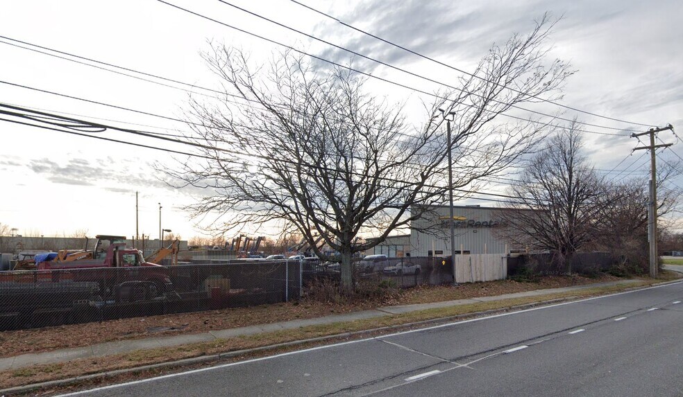 206 Route 109, Farmingdale, NY à louer - Photo du bâtiment - Image 3 de 3