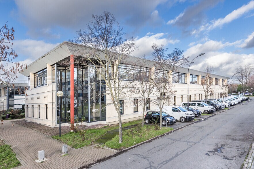 3 Place Du Village, Gennevilliers à vendre - Photo du bâtiment - Image 3 de 12