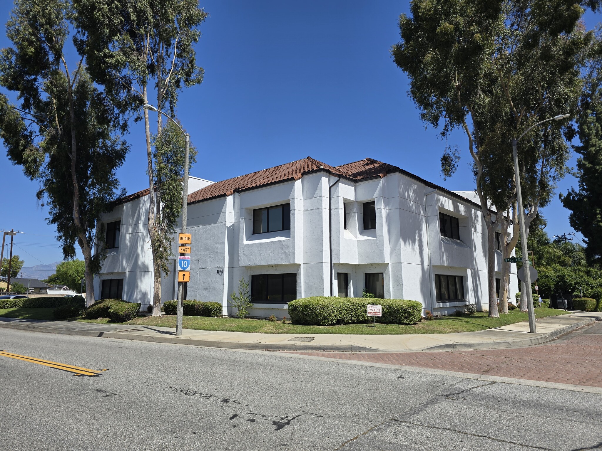 1175 E Garvey St, Covina, CA à louer Photo du bâtiment- Image 1 de 6